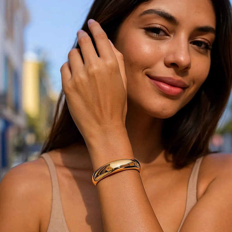 Classic Bangle in 14k Yellow Gold (13.50 mm) Product Image