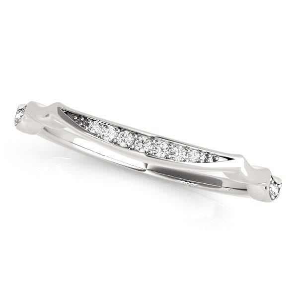 14k White Gold Unique Graduated Style Diamond Wedding Band (1/10 cttw) 14K white gold wedding band with graduated round diamond stones