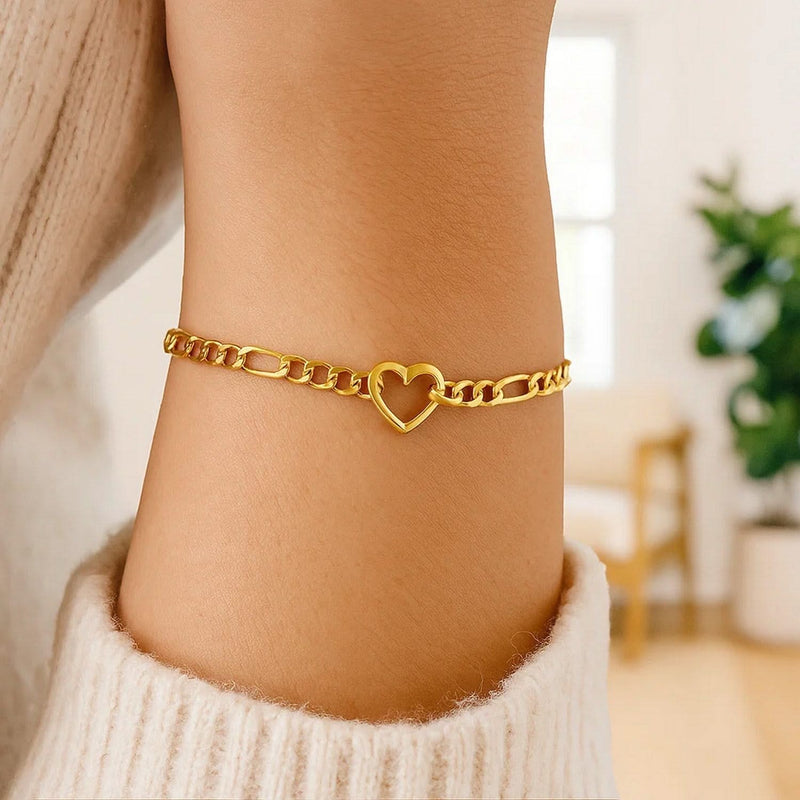 14k Yellow Gold 7 inch Figaro Chain Bracelet with Heart (4.50 mm) Product Image