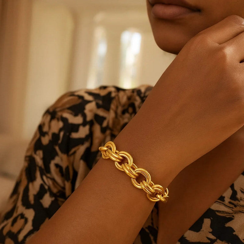 Twisted Double Link Bracelet in 14k Yellow Gold (11.80 mm) 14K yellow gold twisted double link bracelet, 11.80 mm width