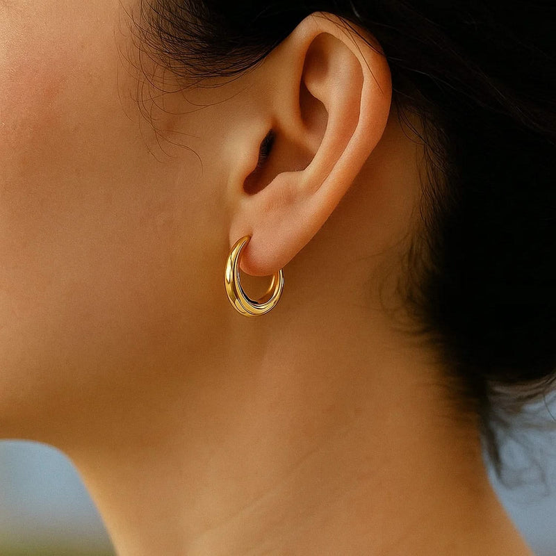 14k Yellow Gold Oval Hoop Earrings(5x20mm) Product Image