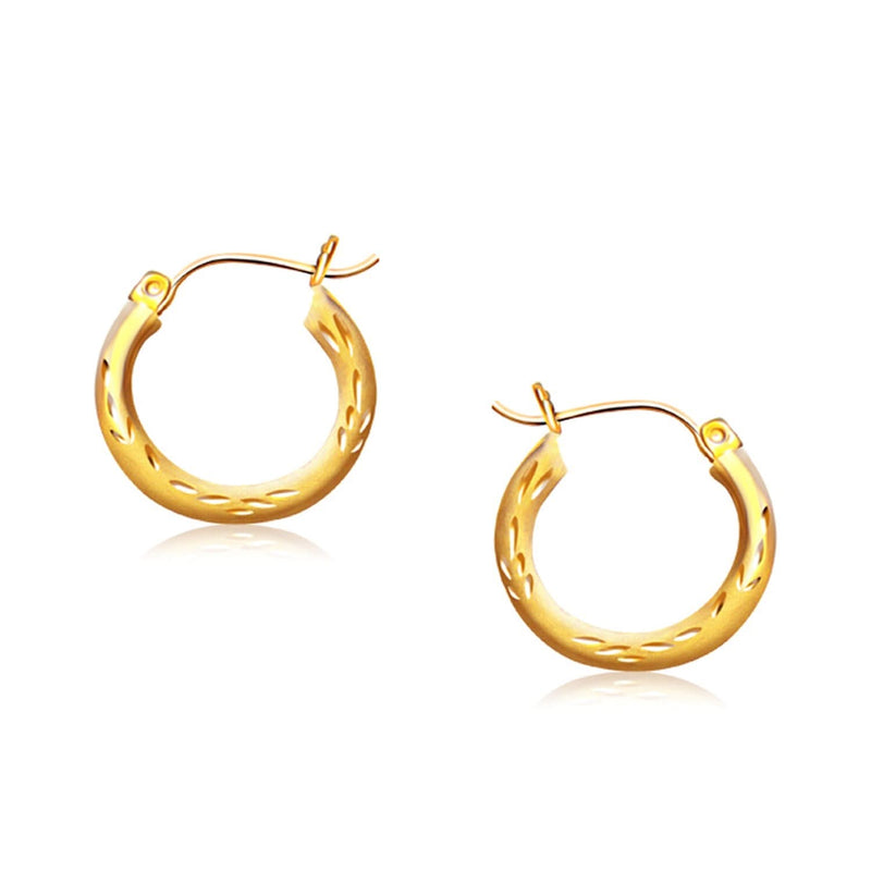 14k Yellow Gold Fancy Diamond Cut Hoop Earrings (5/8 inch Diameter) 14K yellow gold diamond-cut hoop earrings with faceted diamond-cut detailing