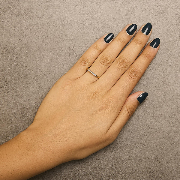 14K Gold 1/10 Cttw Diamond 7 Stone Band Ring