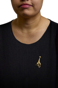 18K Yellow Gold Diamond Accent and Blue Sapphire Giraffe Pin Brooch (G-H Color, VS2-SI1 Clarity)