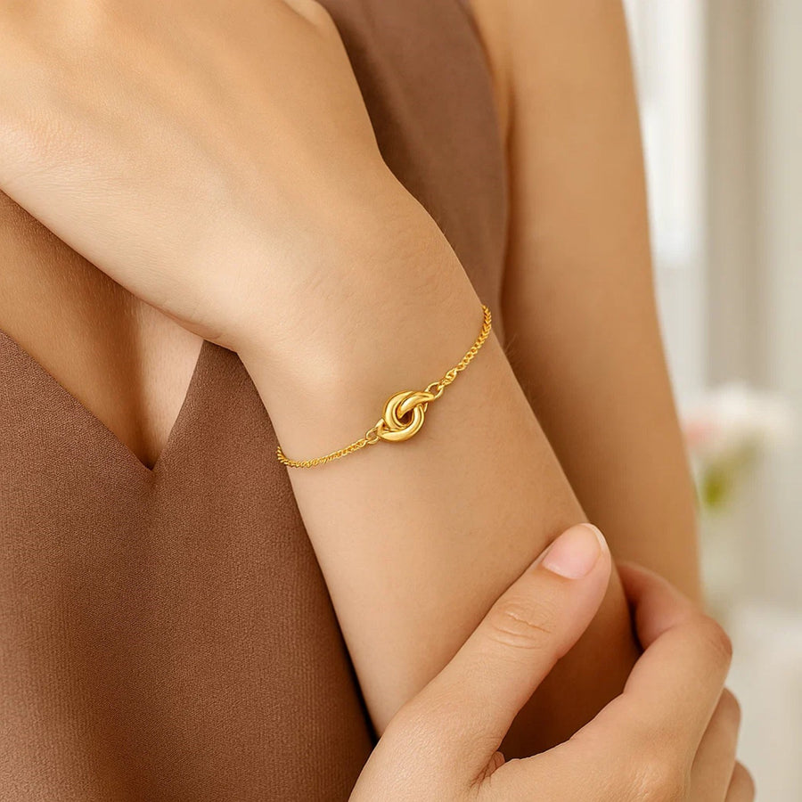 14k Yellow Gold Chain Bracelet with Polished Knot