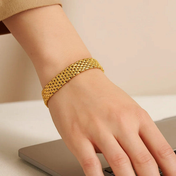 14k Yellow Gold Flexible Panther Line Bracelet (9.00 mm)