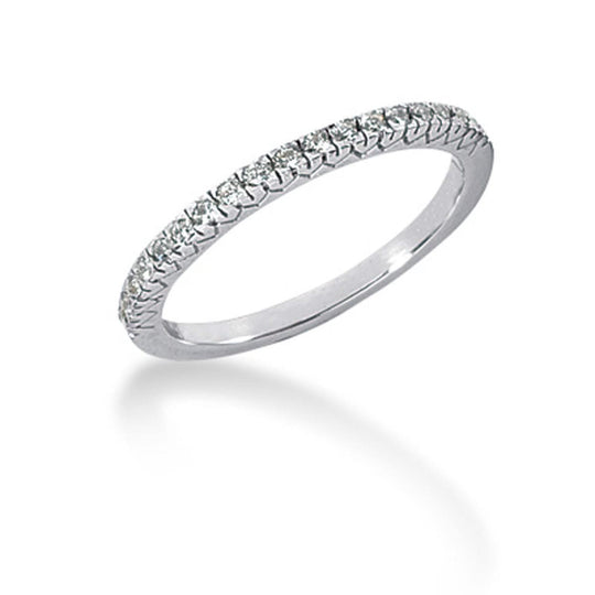 14K white gold ring with pave-set round diamond stones and fishtail detail