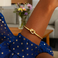 14k Yellow Gold Bangle Bracelet with Polished Knot (9.50 mm)