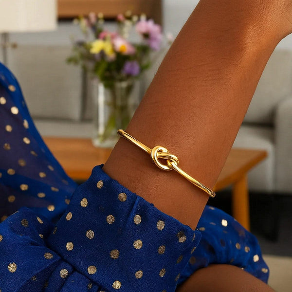 14k Yellow Gold Bangle Bracelet with Polished Knot (9.50 mm)