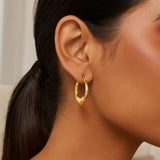 Medium Heart Hoop Earrings in 14K Yellow Gold thumbnail 2