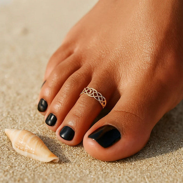 14k Yellow Gold Toe Ring in a Celtic Knot Style