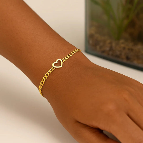 14k Yellow Gold 7 inch Curb Chain Bracelet with Heart