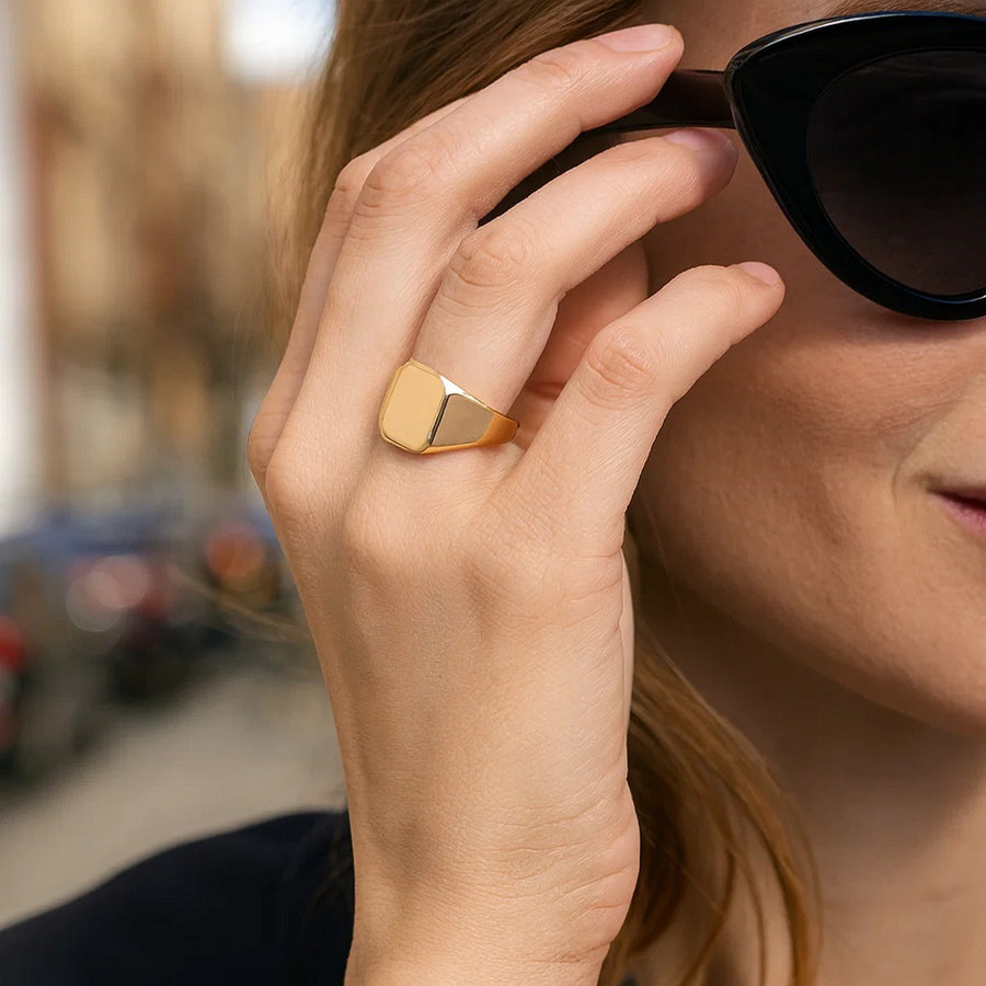 14K Yellow Gold Polished Rectangular Signet Ring