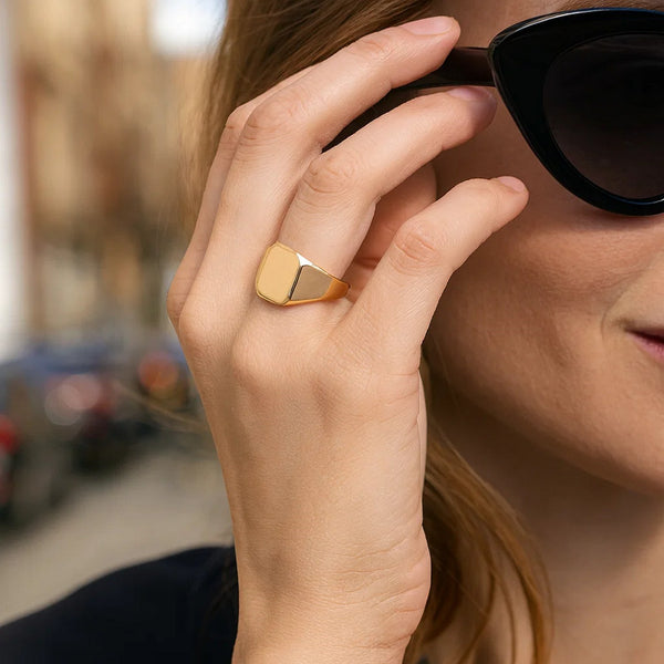 14K Yellow Gold Polished Rectangular Signet Ring