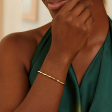 14k Yellow Gold Thin Twisted Shiny Bangle (2.50 mm)