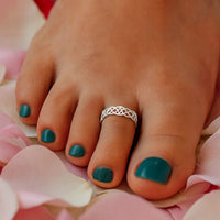 14k White Gold Toe Ring in a Celtic Knot Style